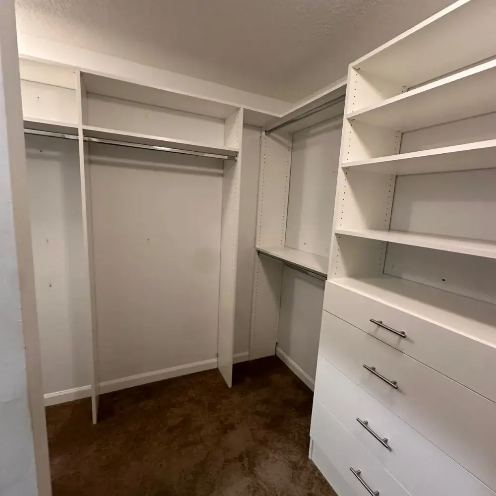 12 Instalación de estanterías, cortinas, televisores y más