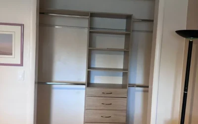 Hanging closet with a practical and elegant design